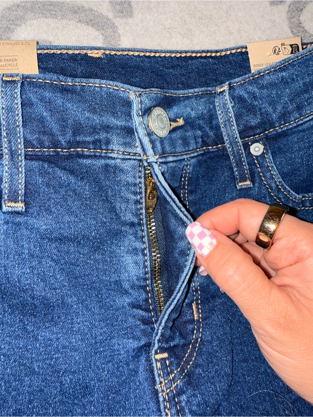 NWT 314 Levi’s Shaping Straight Classic High-Rise Straight Leg Jeans in Med Blue - Picture 4 of 11